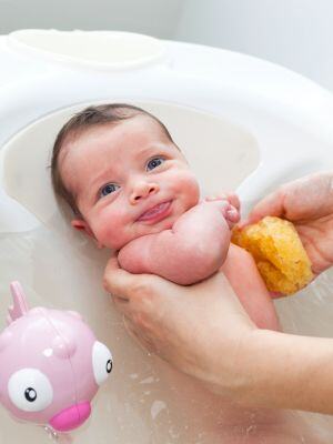 Περιποίηση και φροντίδα νεογνύ, μπανάκι μωρου, επίσκεψη μαία-1